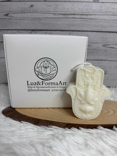 Vela Mano de Fátima Artesanal | Cera de Soja y Protección Zen