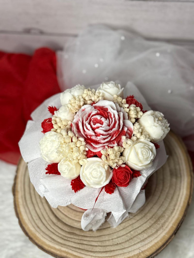 Caja floral de velas artesanales en cera de soja – Regalo romántico para San Valentín