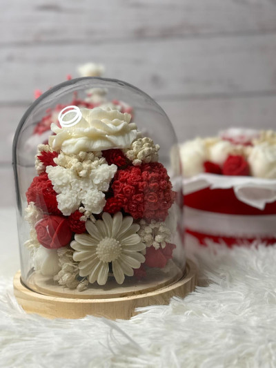 Urna floral de velas artesanales en cera de soja – Regalo romántico para San Valentín