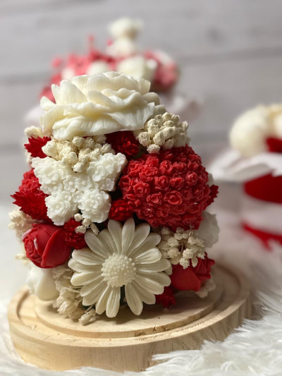 Urna floral de velas artesanales en cera de soja – Regalo romántico para San Valentín