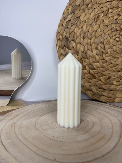 Vela columna estriada artesanal – Vela decorativa minimalista