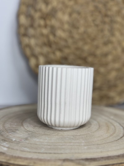 Jarrón Decorativo Pequeño en Resina al Agua – Diseño Acanalado Minimalista