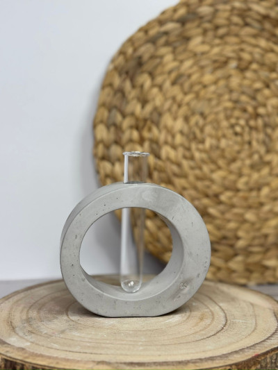 Mini Jarrón Corazón con Tubo de Ensayo – Florero Decorativo en Resina al Agua