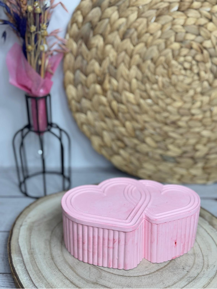 Caja decorativa de corazones con tapa – Joyero artesanal en color rosa