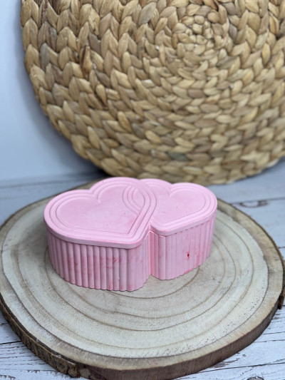 Caja decorativa de corazones con tapa – Joyero artesanal en color rosa