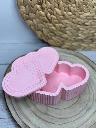 Caja decorativa de corazones con tapa – Joyero artesanal en color rosa